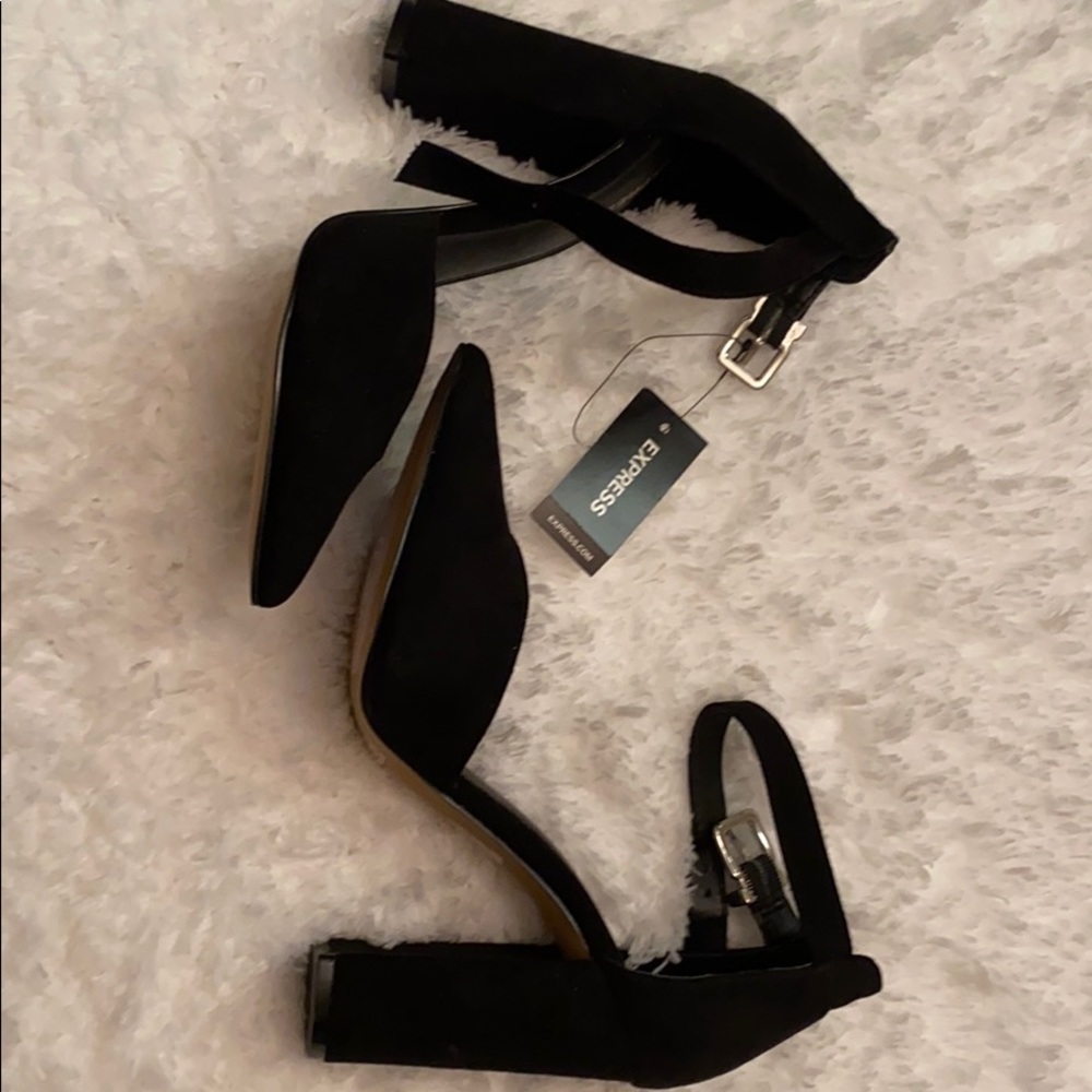 Beautiful never worn black shoes
